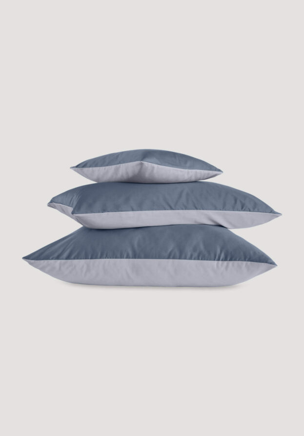 hessnatur Satin Wende-Kissenbezug aus Bio-Baumwolle - blau - Größe 80x80 cm