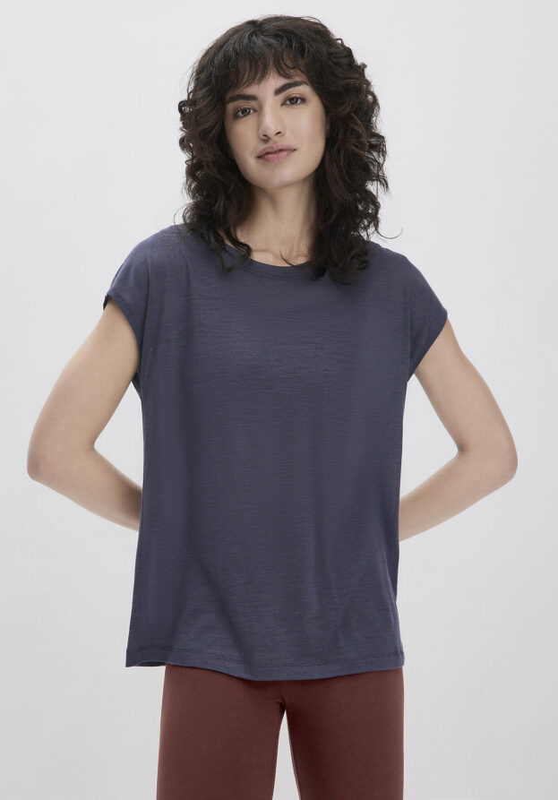 hessnatur Loungewear Shirt Relaxed ACTIVE FUNCTIONAL aus Bio-Merinowolle und TENCEL™ Lyocell - lila - Größe 44