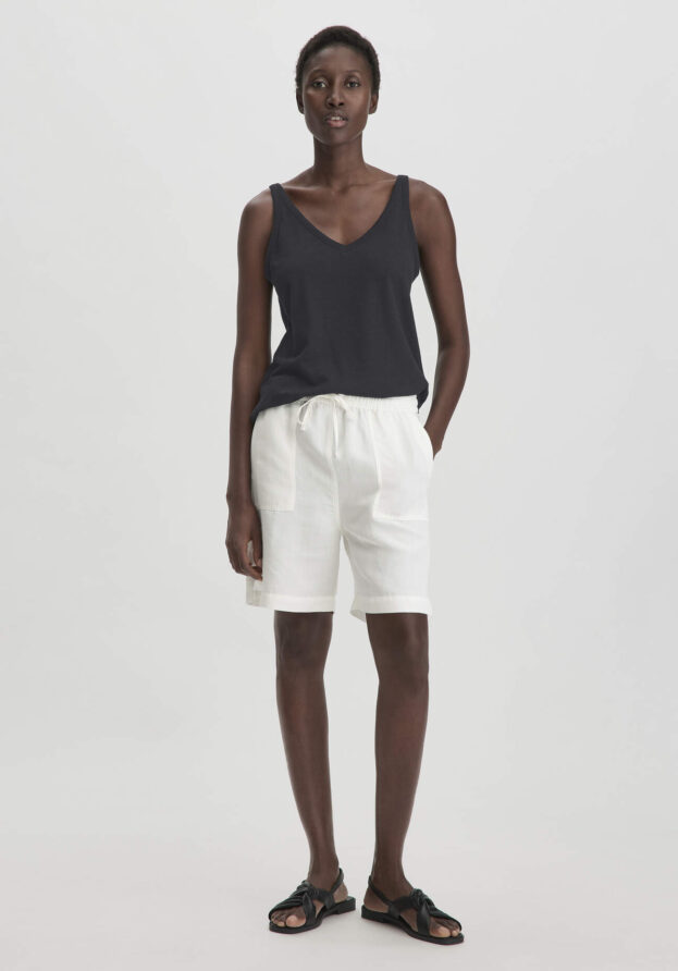 hessnatur Damen Shorts Relaxed aus weichem TENCEL Lyocell mit Leinen - weiß - Größe 34