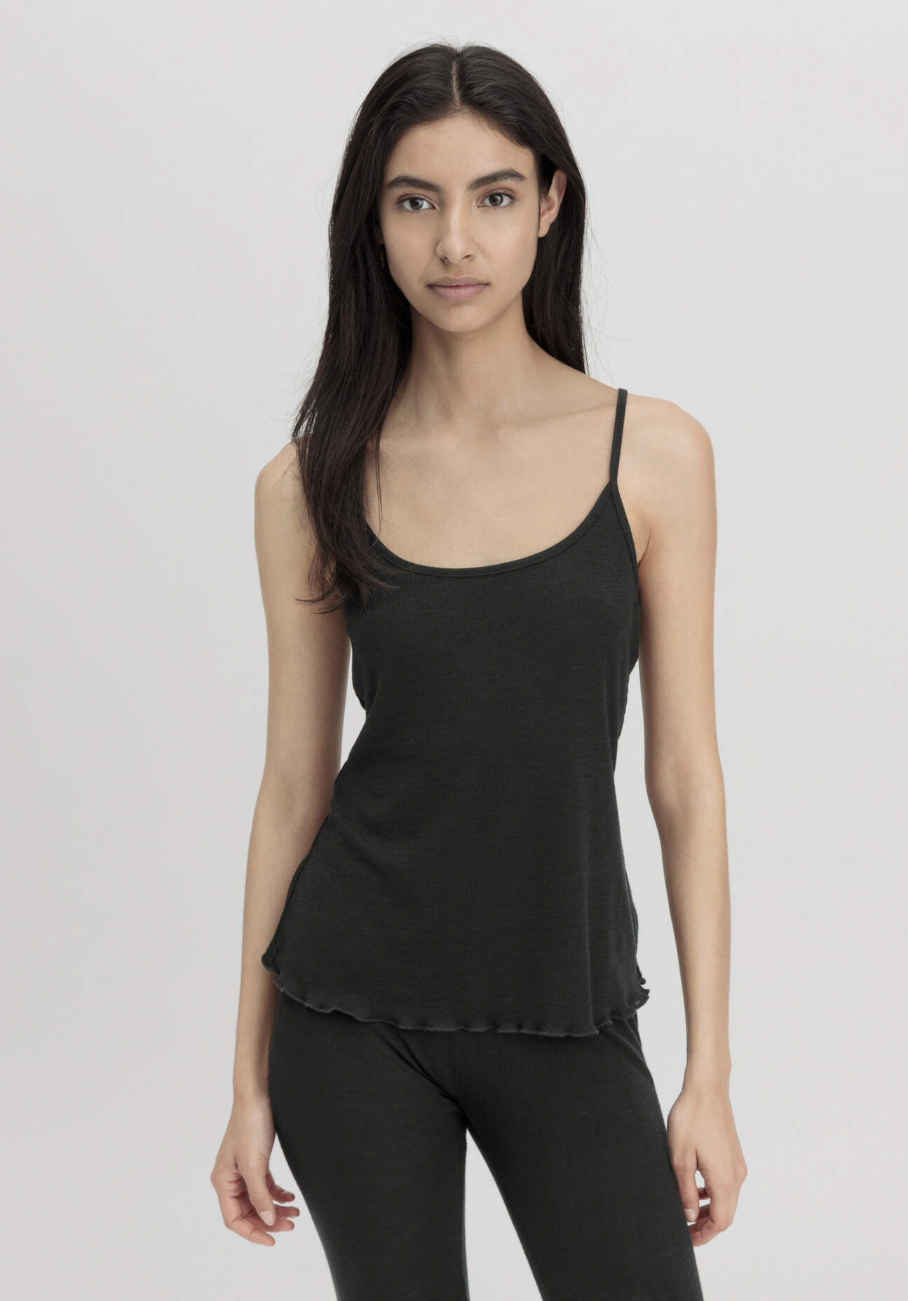 hessnatur Damen Spaghetti Top Fitted WARM TOUCH aus Bio-Merinowolle und TENCEL™ Lyocell - schwarz - Größe 44
