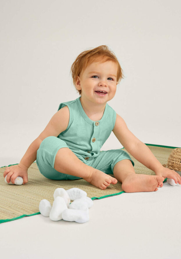 hessnatur Baby Strampler Regular aus Bio-Baumwolle mit Leinen - grün - Größe 74/80