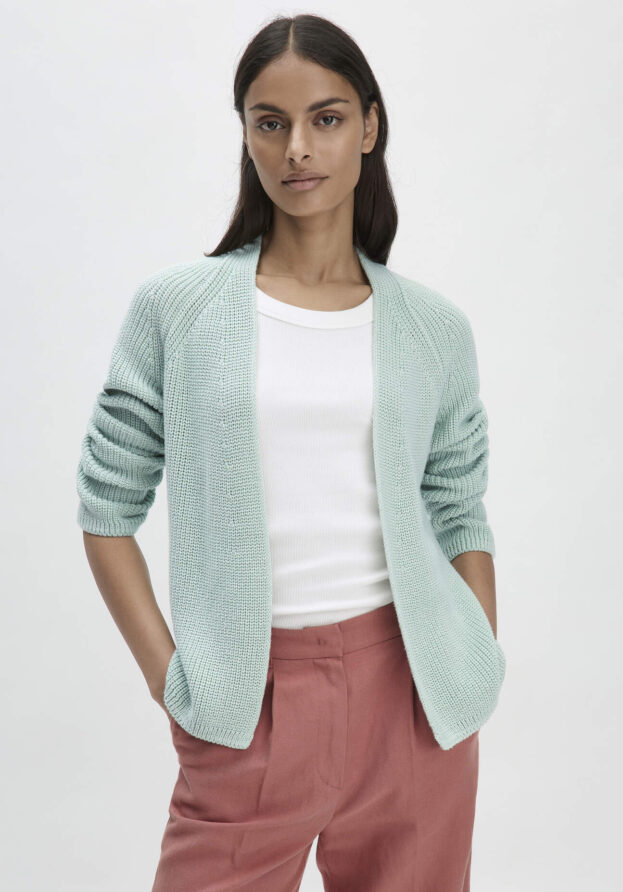 hessnatur Damen Strick Jacke Regular aus Bio-Baumwolle - grün - Größe S