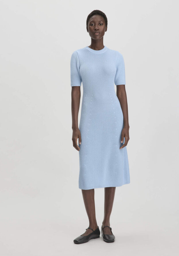 hessnatur Damen Strick Kleid Midi Slim aus Bio-Baumwolle - blau - Größe M
