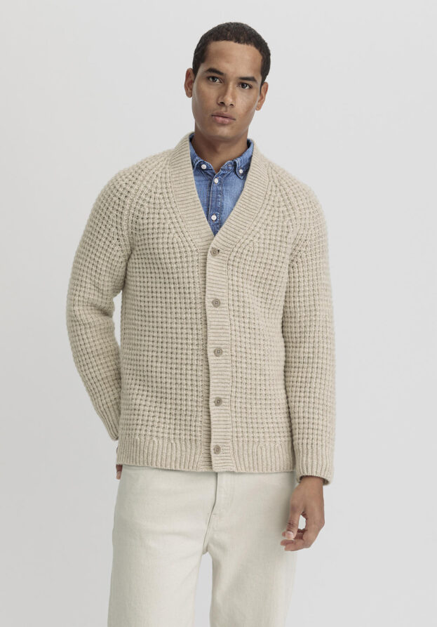 hessnatur Herren Strickjacke Regular aus Merinowolle - beige - Größe 48