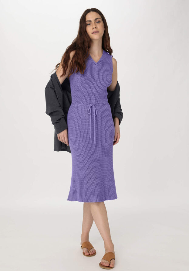 hessnatur Damen Strickkleid Midi Slim aus Bio-Baumwolle - lila - Größe M