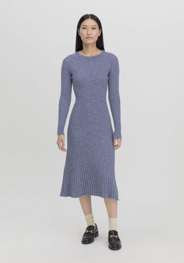 hessnatur Damen Strickkleid Midi Slim aus Bio-Baumwolle - blau - Größe 40