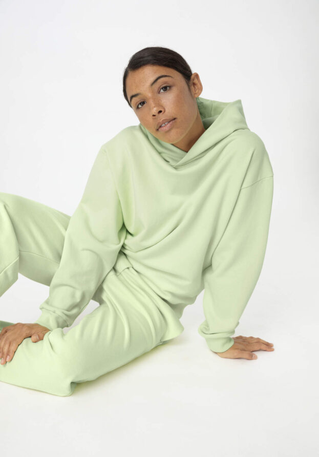 hessnatur Damen Sweatshirt Hoodie Relaxed aus Bio-Baumwolle - grün - Größe 44