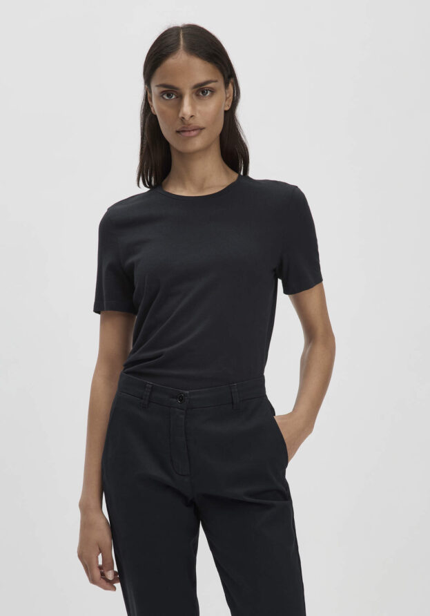 hessnatur Damen T-Shirt Regular aus Bio-Baumwolle - schwarz - Größe 42
