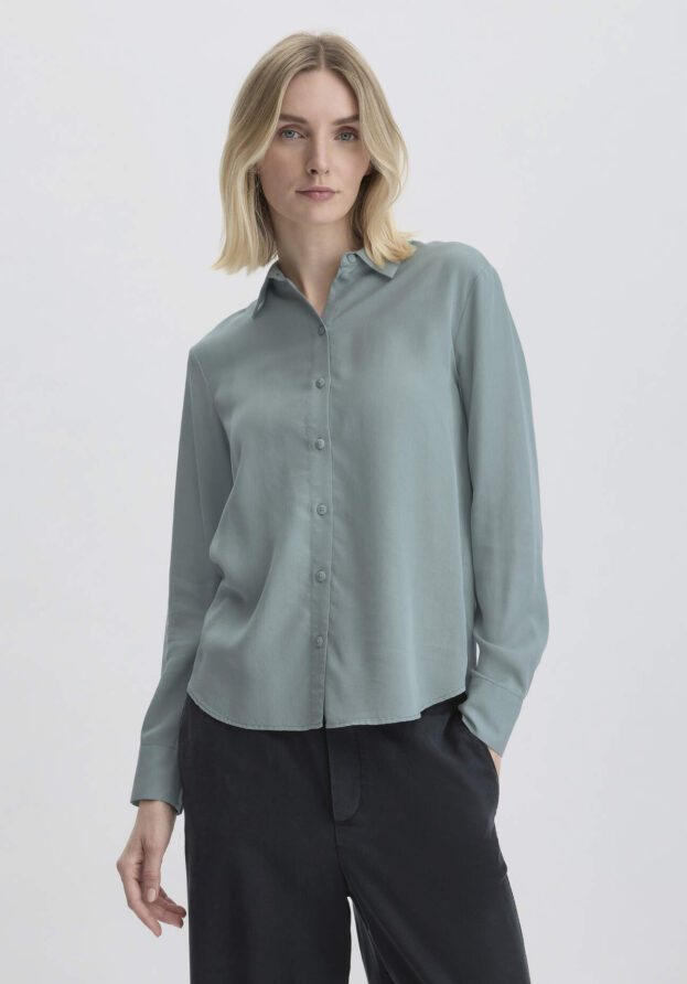 hessnatur Damen Bluse Relaxed aus TENCEL™ Lyocell - grün - Größe 34