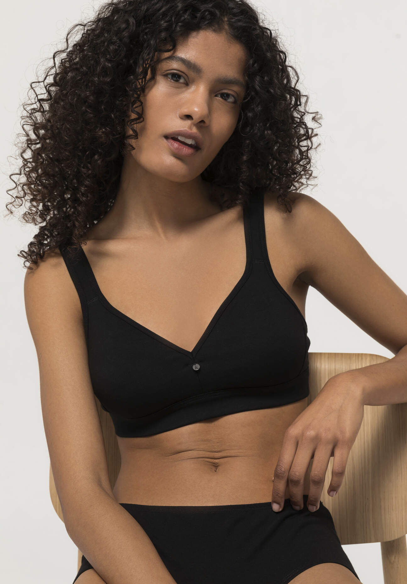 hessnatur Damen Comfort BH bügellos COTTON FEEL aus Bio-Baumwolle - schwarz - Größe 80B
