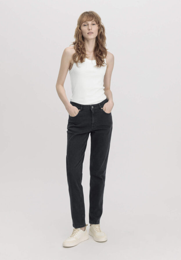 hessnatur Damen Jeans HANNA High Rise Mom aus Bio-Denim - schwarz - Größe 26/32