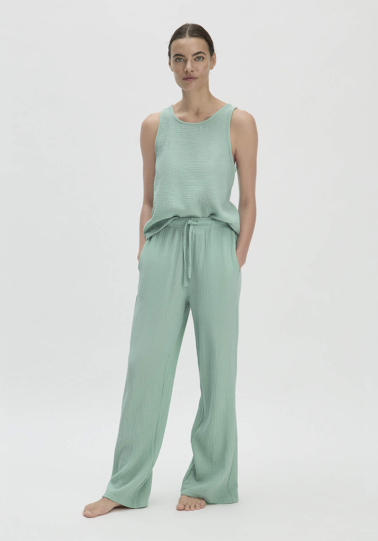 hessnatur Damen Musselin Schlafhose Relaxed PURE COMFORT aus Bio-Baumwolle - grün - Größe 34