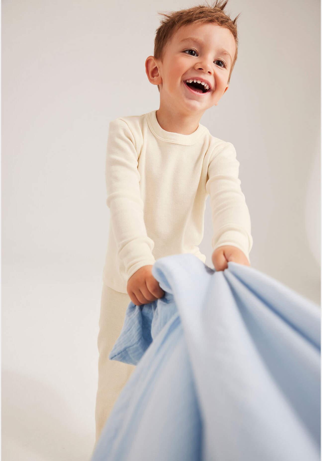 hessnatur Baby Pyjama aus Bio-Baumwolle mit Bio-Merinowolle und Seide - natur - Größe 86/92