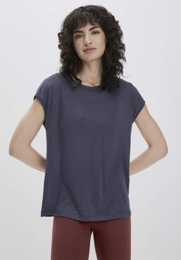 hessnatur Loungewear Shirt Relaxed ACTIVE FUNCTIONAL aus Bio-Merinowolle und TENCEL™ Lyocell - lila - Größe 42