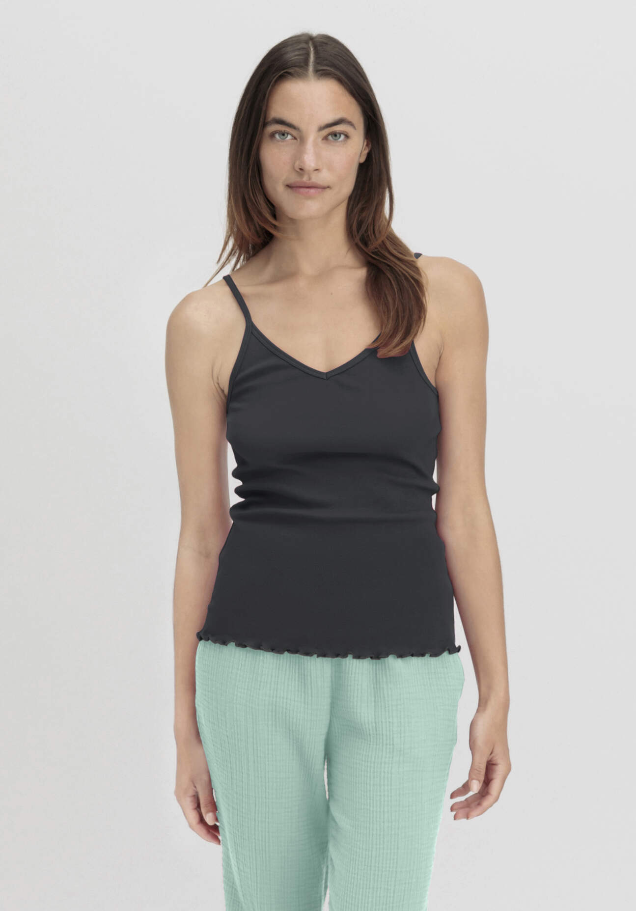 hessnatur Damen Spaghetti Top V-Neck im 2er-Pack PURE COTTON aus Bio-Baumwolle - schwarz - Größe 46