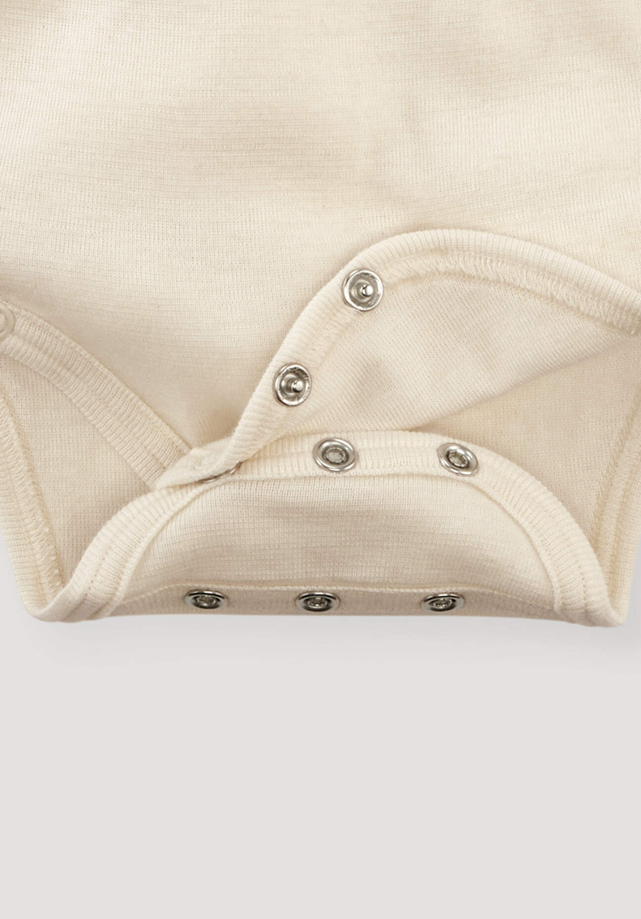 hessnatur Baby Wickelbody aus Bio-Baumwolle mit Bio-Merinowolle und Seide - natur - Größe 50/56