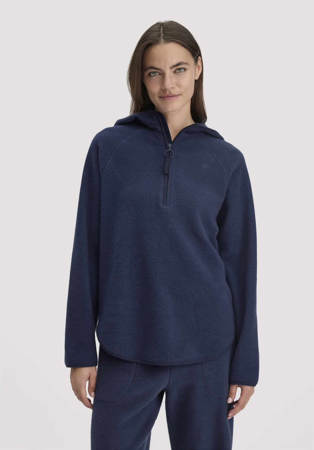 hessnatur Loungewear Fleece Hoodie Relaxed ACTIVE LIGHT aus Bio-Baumwolle - blau - Größe S