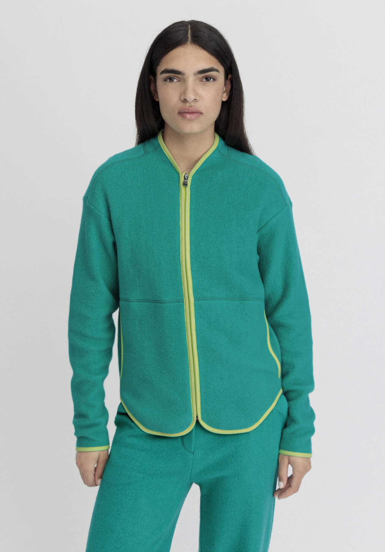 hessnatur Loungewear Fleece Jacke Relaxed ACTIVE LIGHT aus Bio-Baumwolle - grün - Größe S