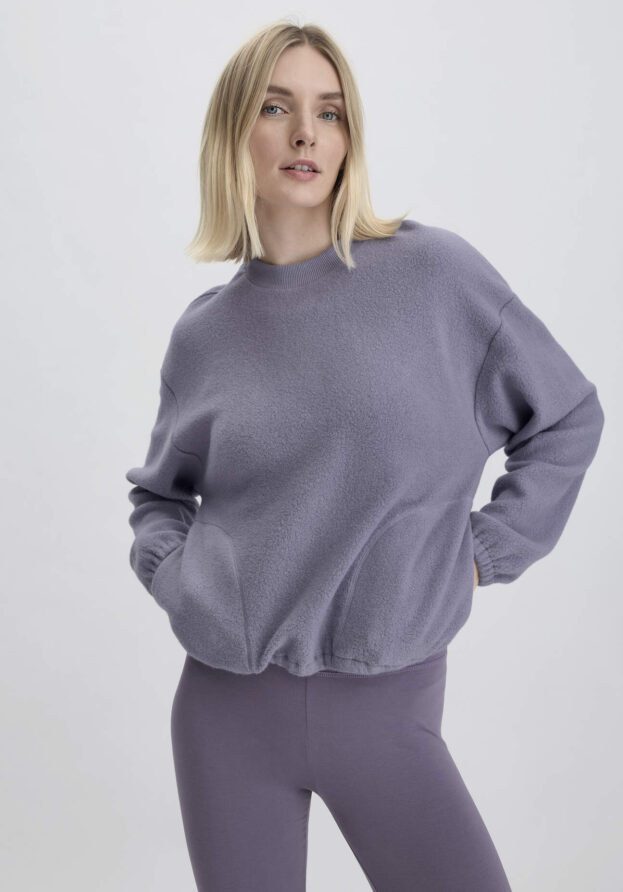 hessnatur Loungewear Fleece Sweatshirt Relaxed ACTIVE LIGHT aus Bio-Baumwolle - lila - Größe M