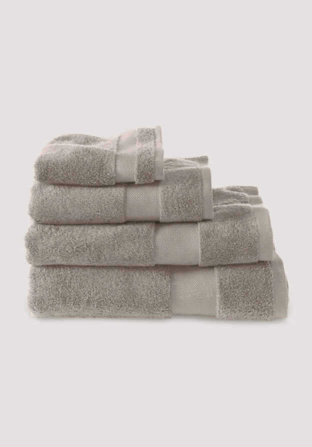 hessnatur Frottier Handtuch aus Bio-Baumwolle - beige - Größe 70x140 cm