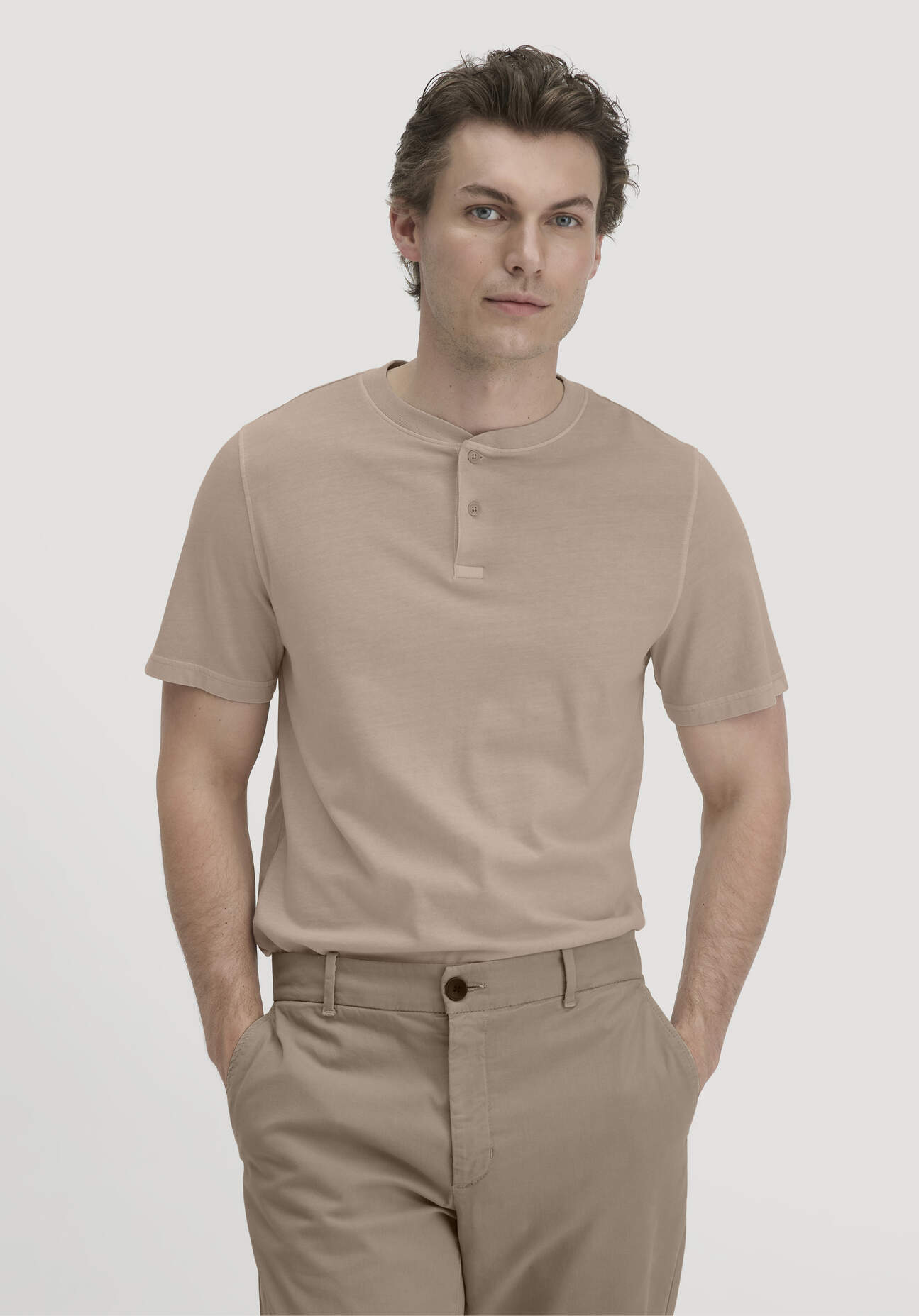 hessnatur Herren Heavy Jersey Henley Shirt Relaxed aus Bio-Baumwolle - beige - Größe 46