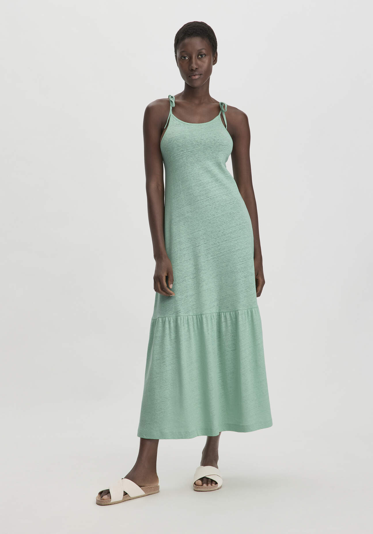 hessnatur Damen Jersey Kleid Midi Relaxed aus Leinen und Bio-Baumwolle - grün - Größe 44