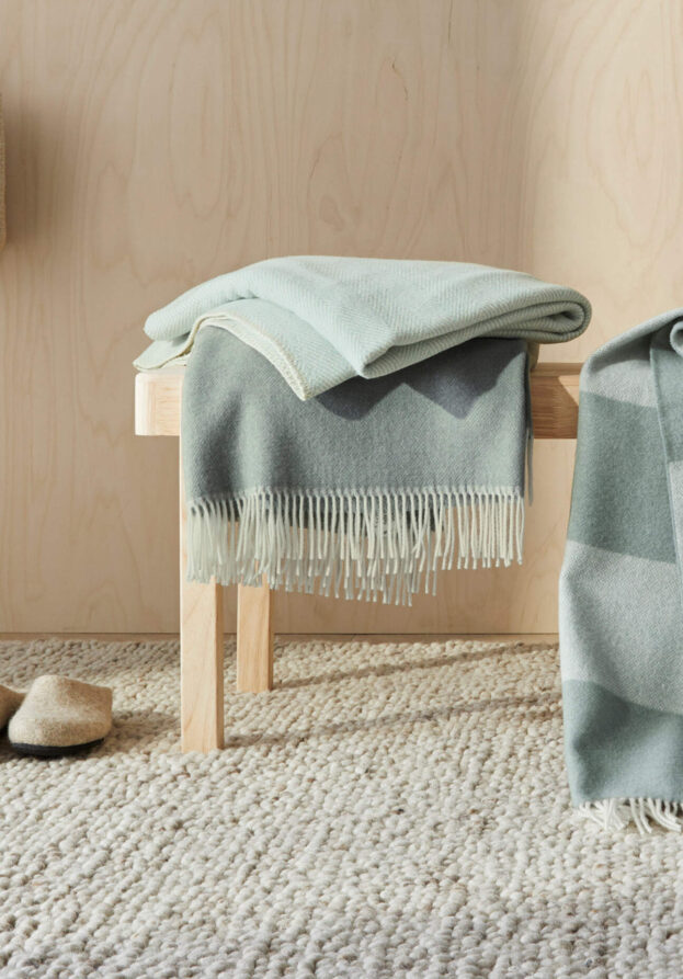 hessnatur Plaid LOKKO aus Bio-Lambswool - grün - Größe 130x180 cm
