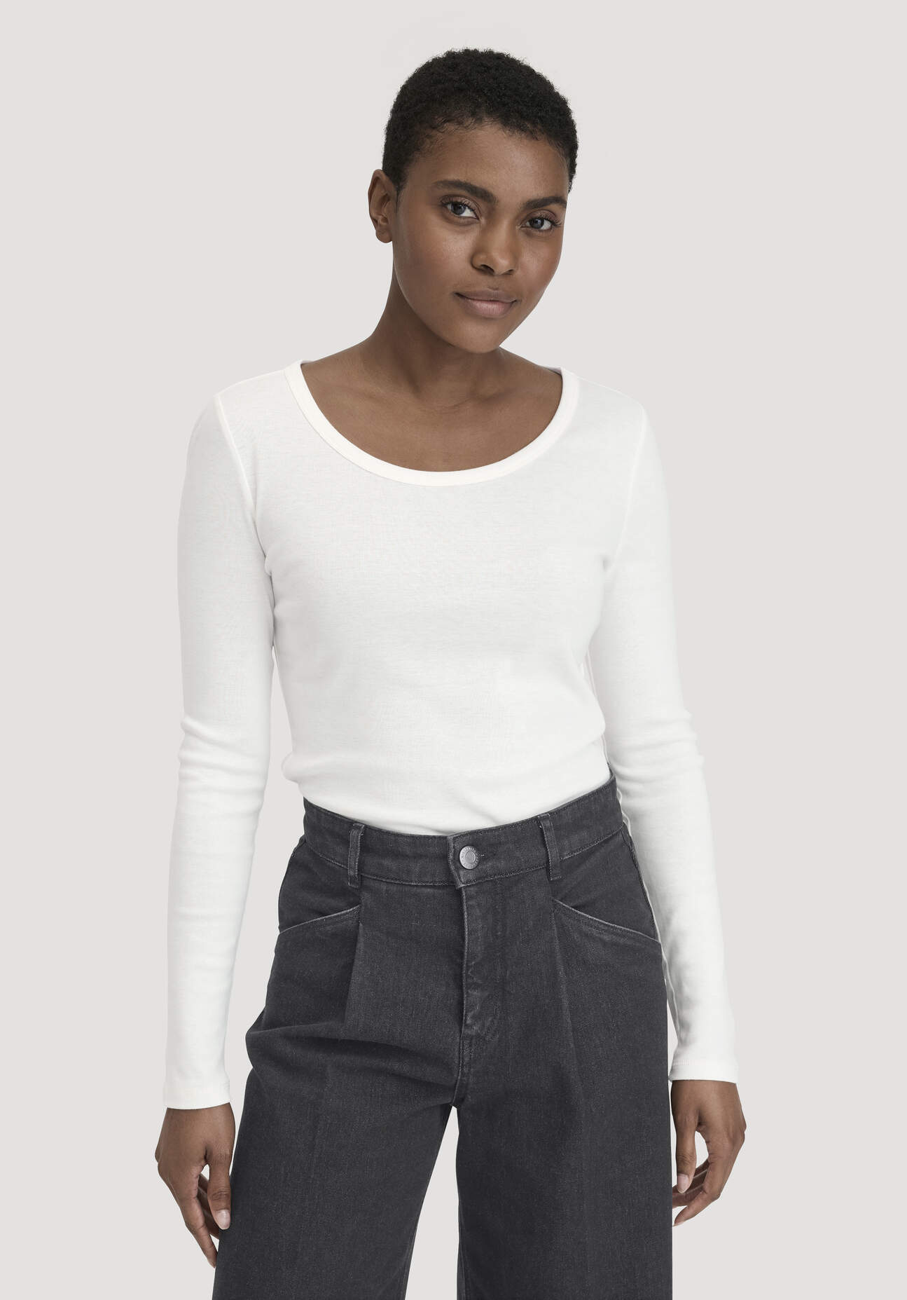 hessnatur Damen Softrib Longsleeve Fitted aus Bio-Baumwolle und TENCEL™ Modal - weiß - Größe 34