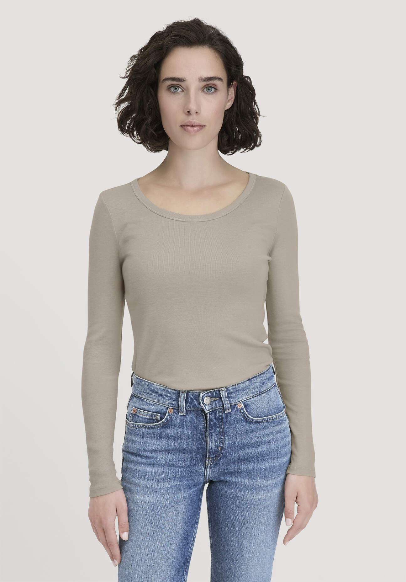 hessnatur Damen Softrib Longsleeve Fitted aus Bio-Baumwolle und TENCEL™ Modal - beige - Größe 44