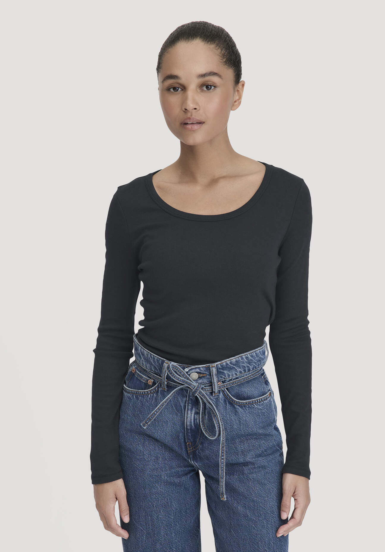 hessnatur Damen Softrib Longsleeve Fitted aus Bio-Baumwolle und TENCEL™ Modal - schwarz - Größe 46