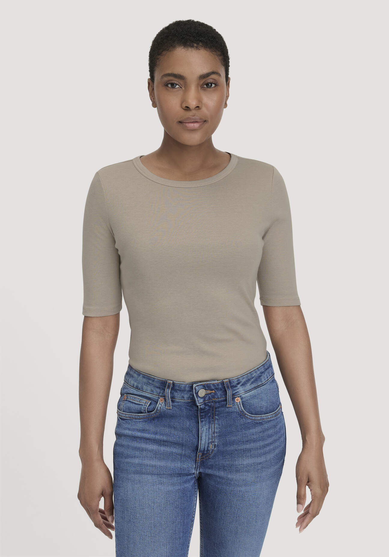 hessnatur Damen Softrib T-Shirt Fitted aus Bio-Baumwolle und TENCEL™ Modal - beige - Größe 46