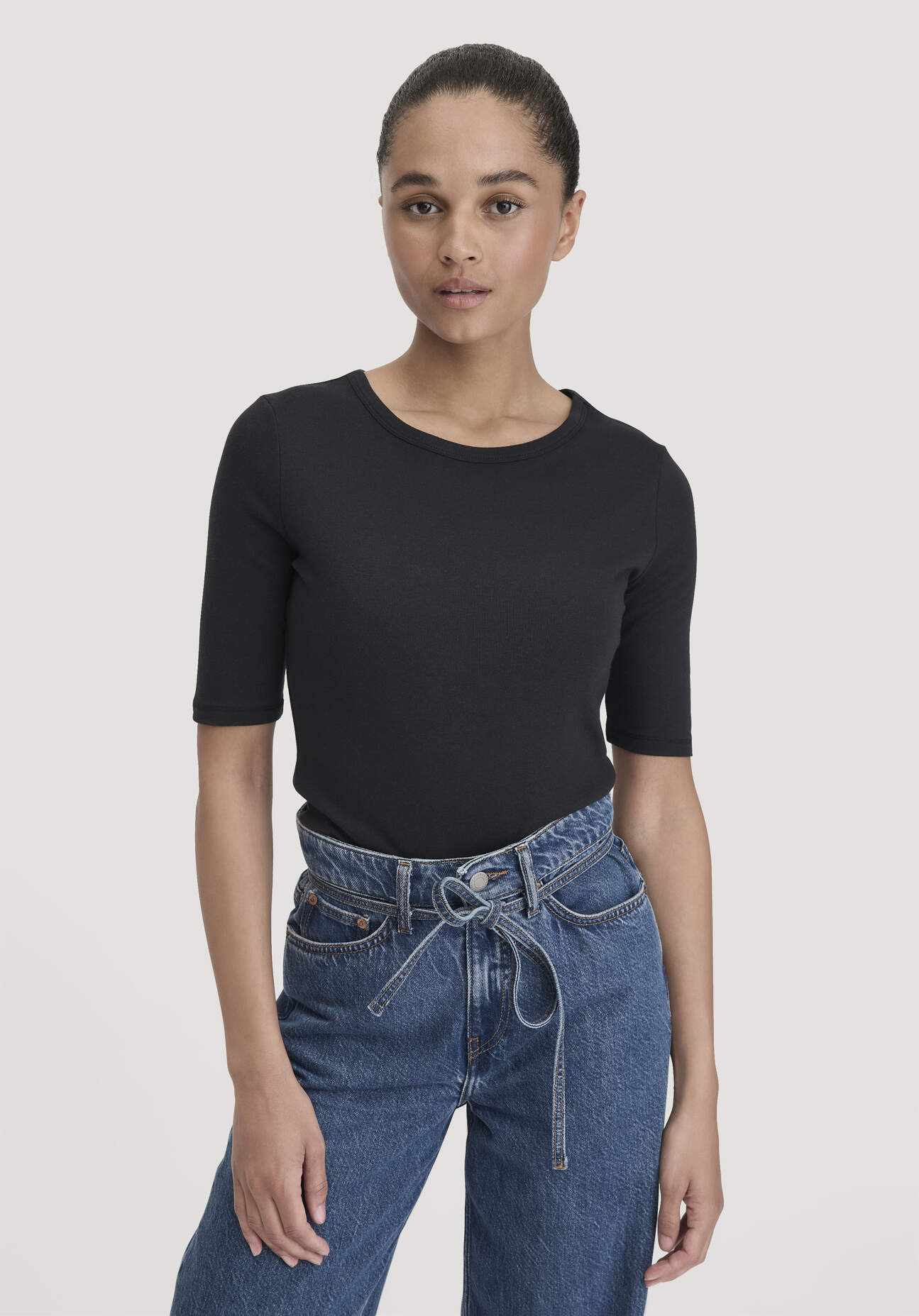hessnatur Damen Softrib T-Shirt Fitted aus Bio-Baumwolle und TENCEL™ Modal - schwarz - Größe 36