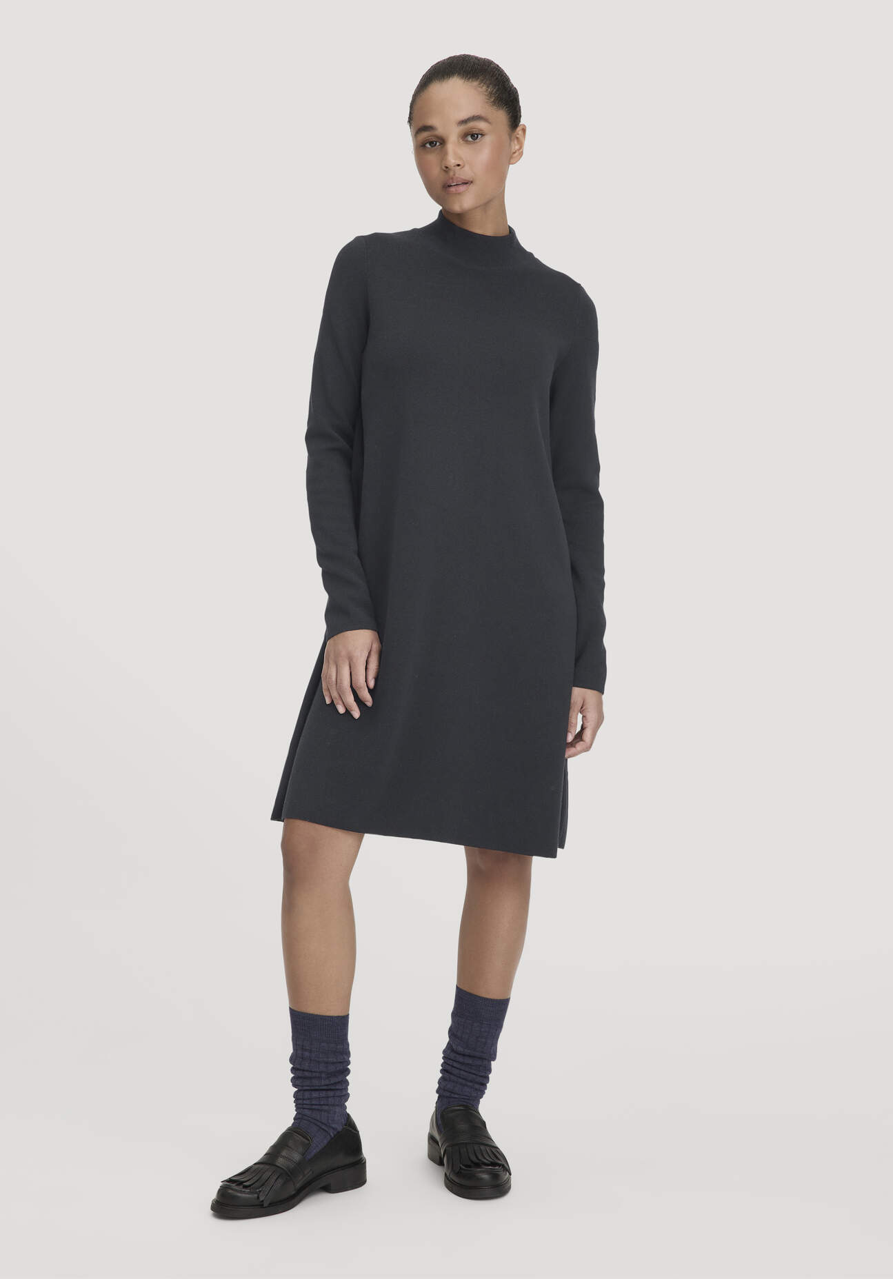hessnatur Damen Strick Kleid Relaxed aus TENCEL™ Lyocell mit Bio-Baumwolle - schwarz - Größe L
