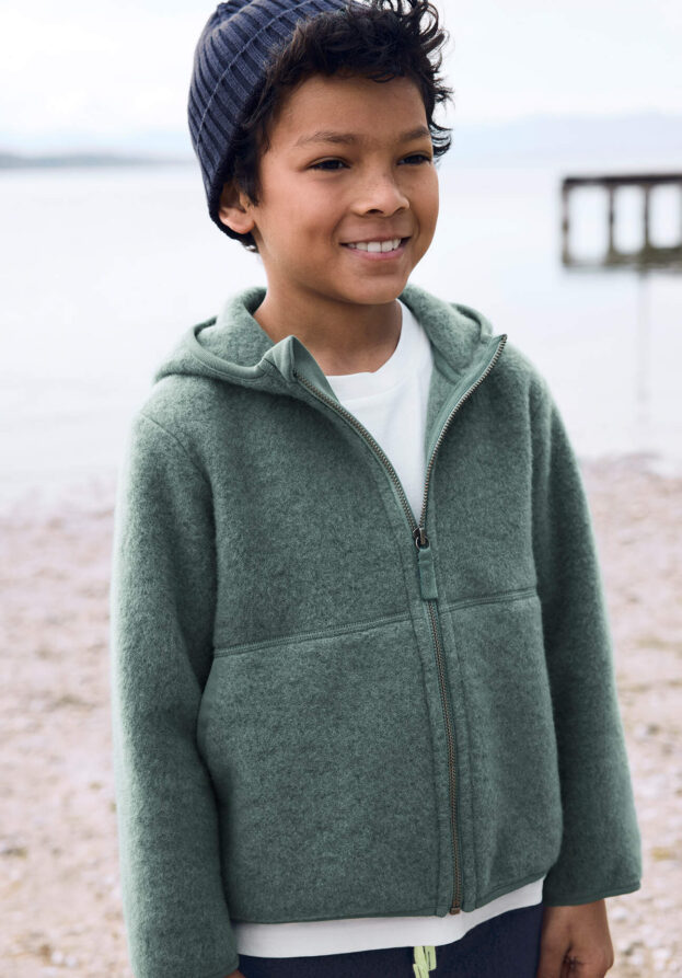 hessnatur Kinder Wollfleece Jacke aus Bio-Merinowolle - grün - Größe 110/116