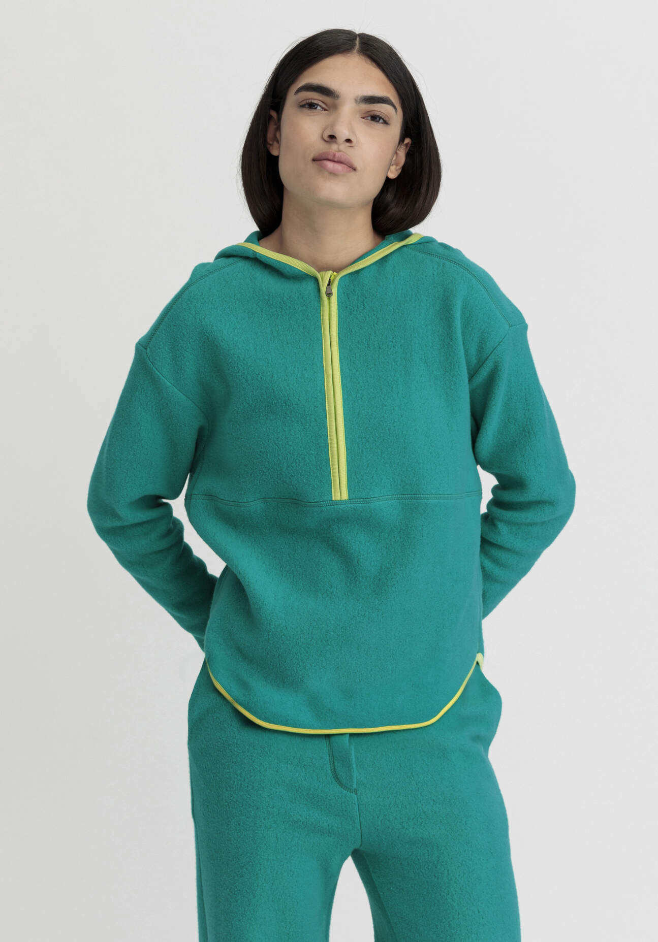 hessnatur Loungewear Fleece Hoodie Relaxed ACTIVE LIGHT aus Bio-Baumwolle - grün - Größe S
