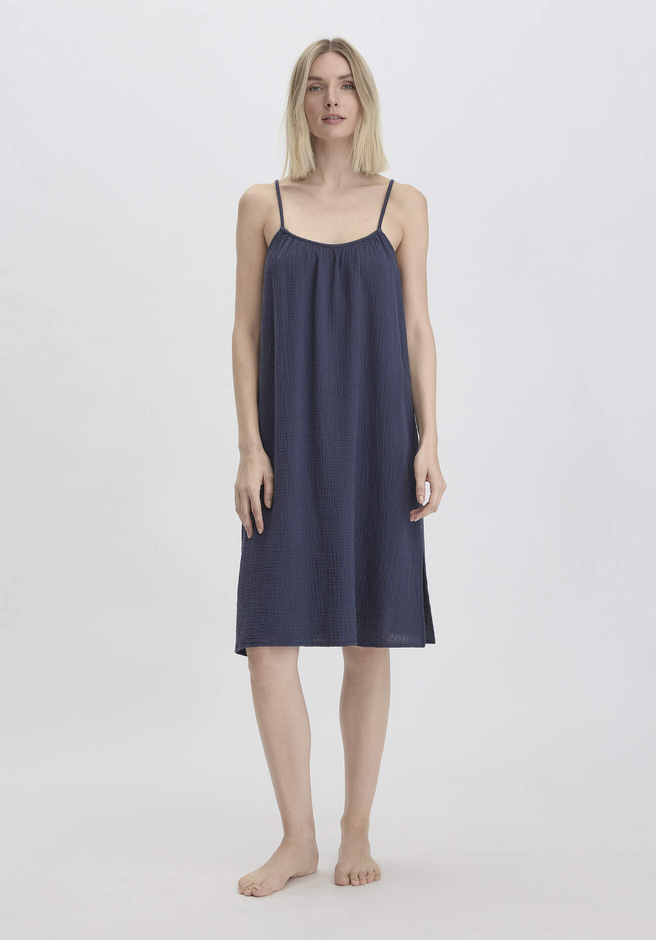 hessnatur Damen Musselin Nachthemd Relaxed PURE COMFORT aus Bio-Baumwolle - blau - Größe 38