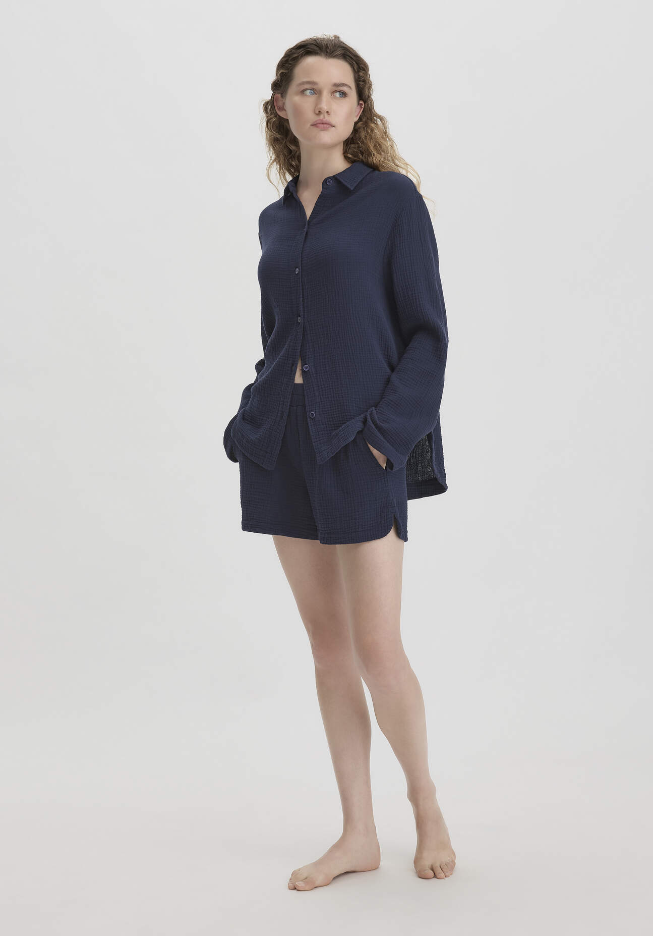 hessnatur Damen Musselin Schlafshorts Relaxed PURE COMFORT aus Bio-Baumwolle - blau - Größe 34