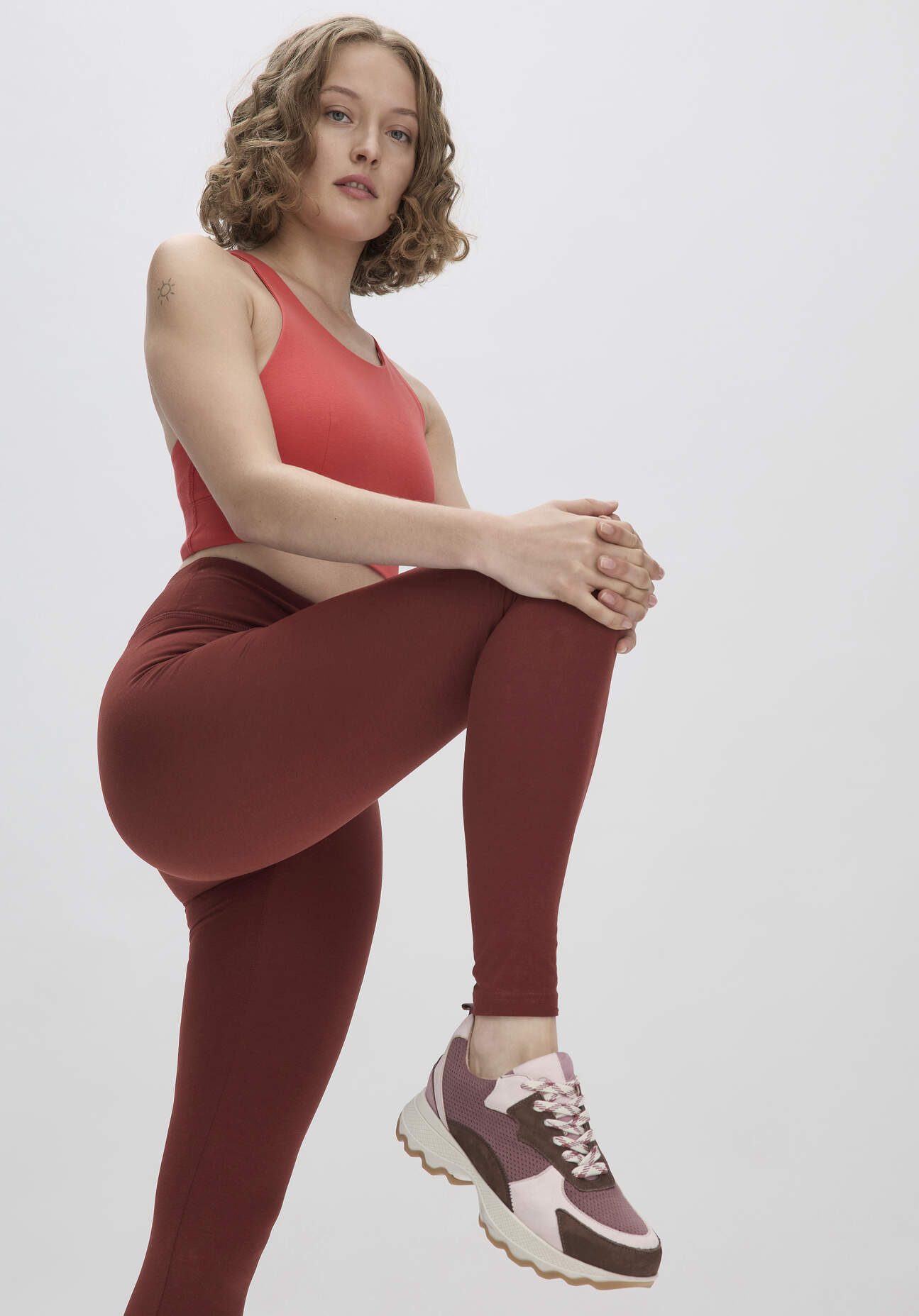 hessnatur Damen Sneaker Mesh Active mit chromfrei gegerbtem Nubuk-Leder und Bio-Baumwolle - rot - Größe 36